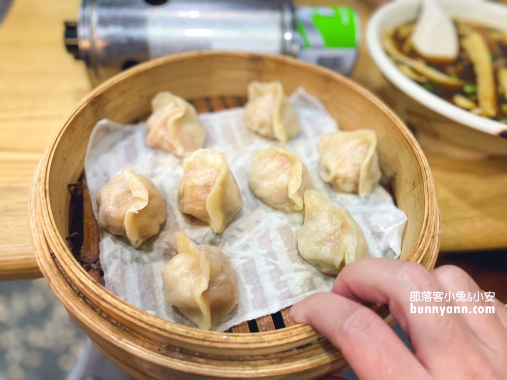 七堵美食【宣騰莊】好吃又便宜的酸菜白肉鍋跟牛肉麵