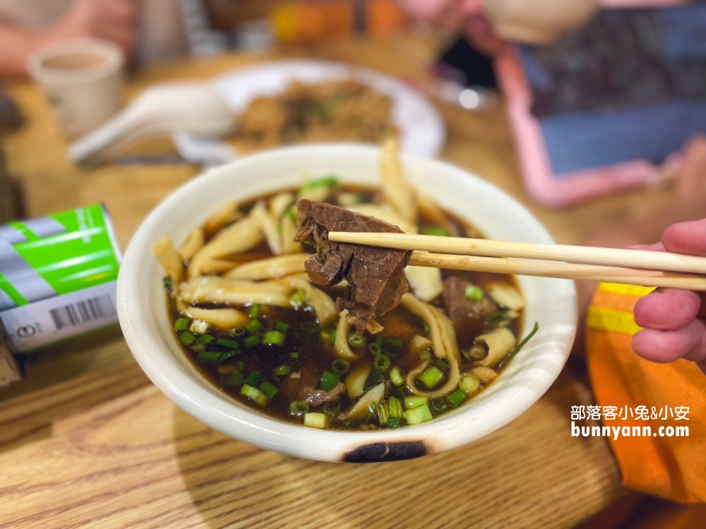 七堵美食【宣騰莊】好吃又便宜的酸菜白肉鍋跟牛肉麵