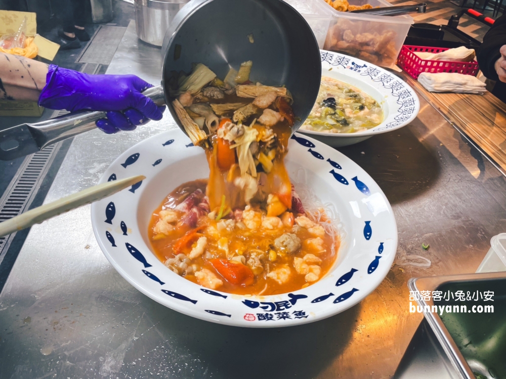 刁民酸菜魚(西門中華店)最強酸菜魚登陸地表，來去西門町吃好料。