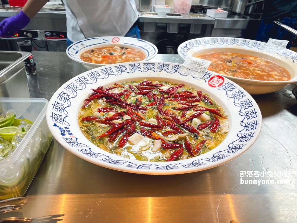 刁民酸菜魚(西門中華店)最強酸菜魚登陸地表，來去西門町吃好料。