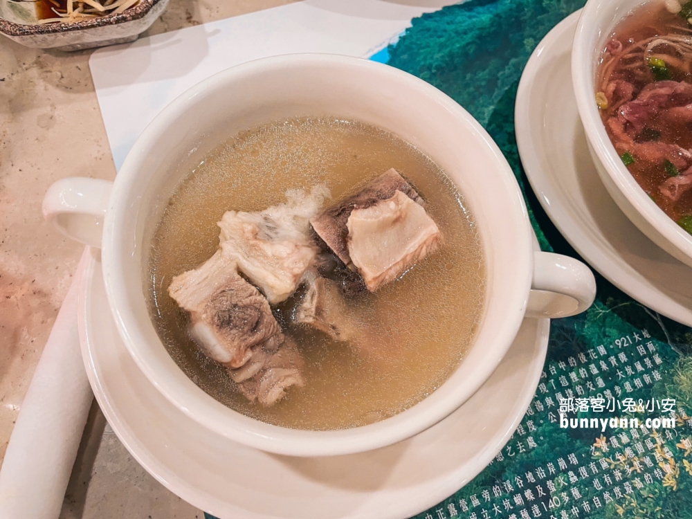 台中長榮吃到飽｜海鮮、熱炒、螃蟹、生魚片，柏克金啤酒無限暢飲超爽快！