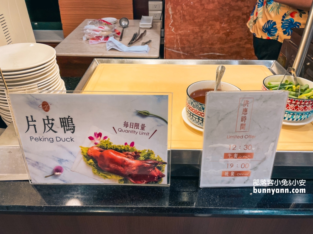 台中長榮吃到飽｜海鮮、熱炒、螃蟹、生魚片，柏克金啤酒無限暢飲超爽快！