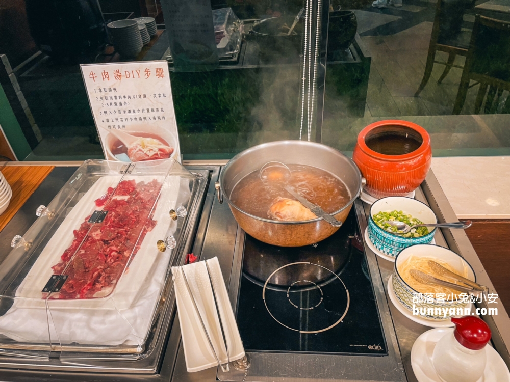 台中長榮吃到飽｜海鮮、熱炒、螃蟹、生魚片，柏克金啤酒無限暢飲超爽快！