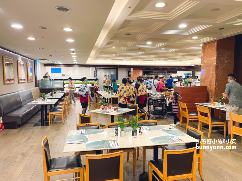 台中長榮吃到飽｜海鮮、熱炒、螃蟹、生魚片，柏克金啤酒無限暢飲超爽快！