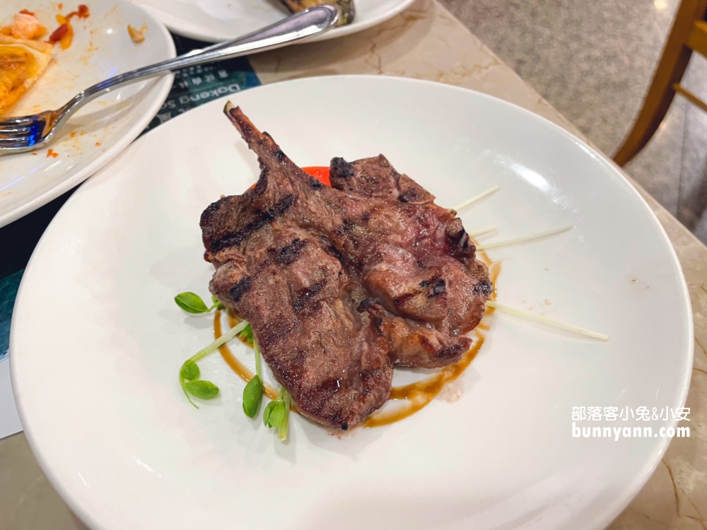 台中長榮吃到飽｜海鮮、熱炒、螃蟹、生魚片，柏克金啤酒無限暢飲超爽快！