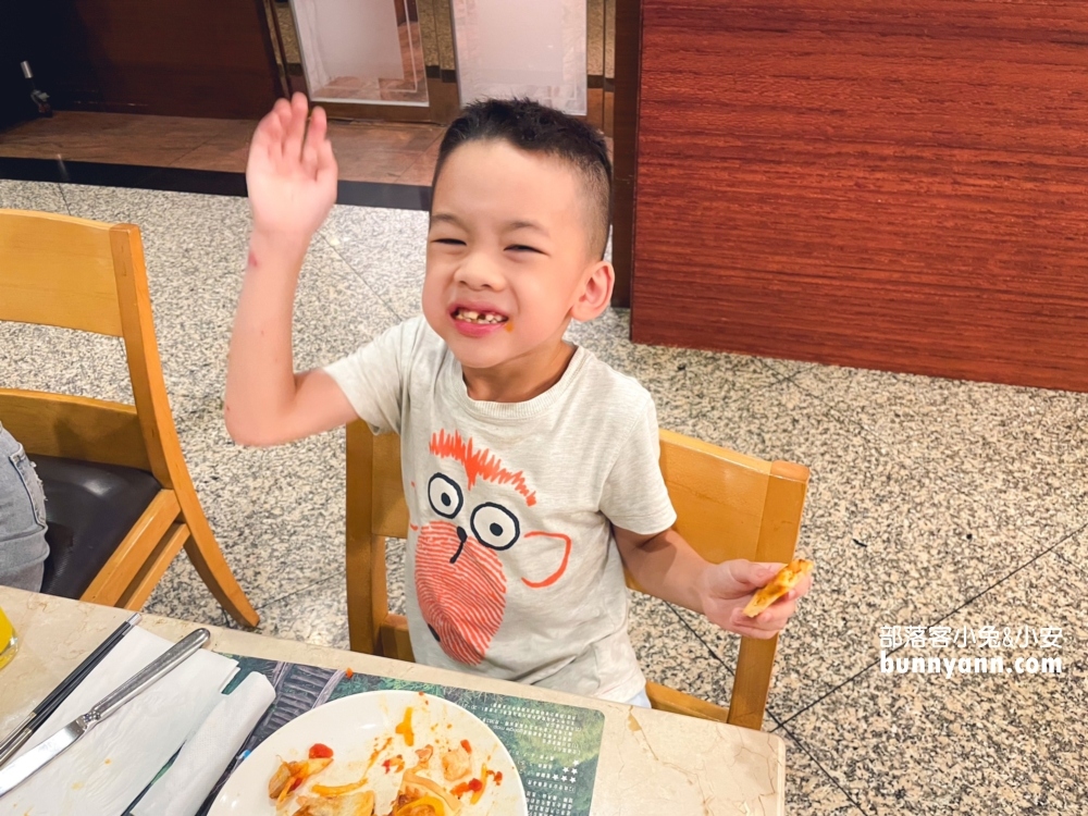 台中長榮吃到飽｜海鮮、熱炒、螃蟹、生魚片，柏克金啤酒無限暢飲超爽快！