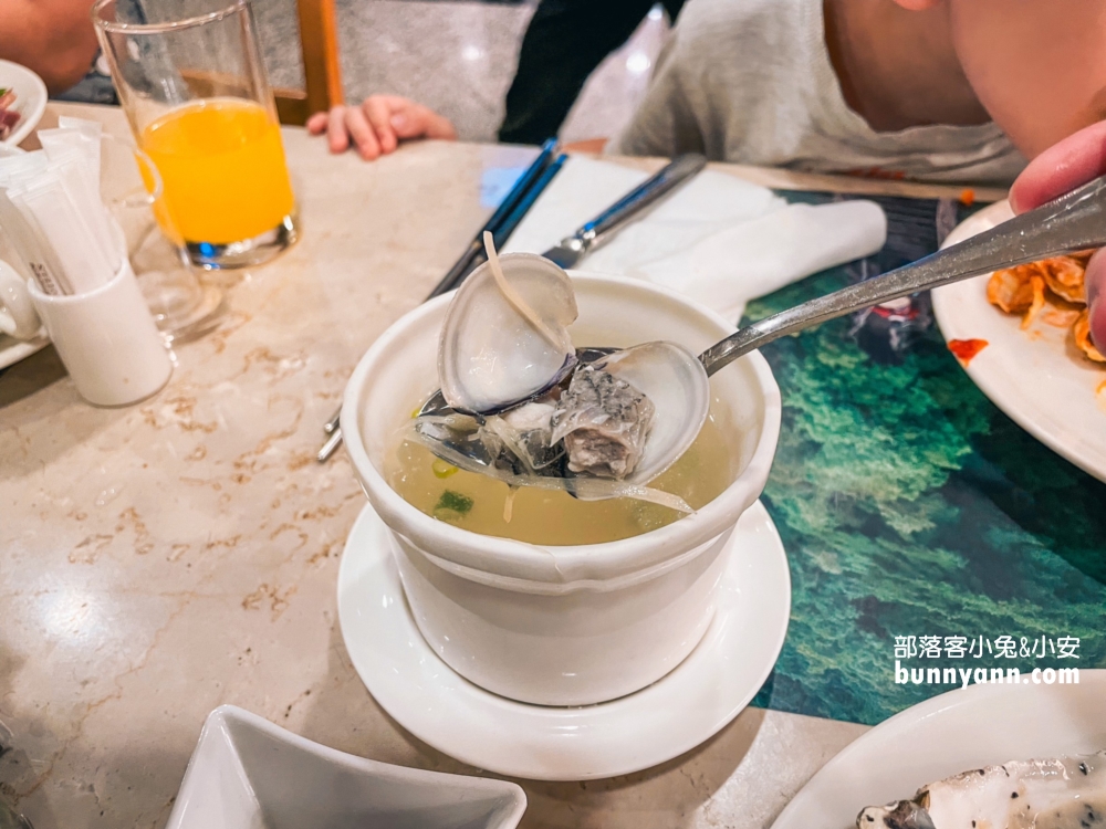 台中長榮吃到飽｜海鮮、熱炒、螃蟹、生魚片，柏克金啤酒無限暢飲超爽快！