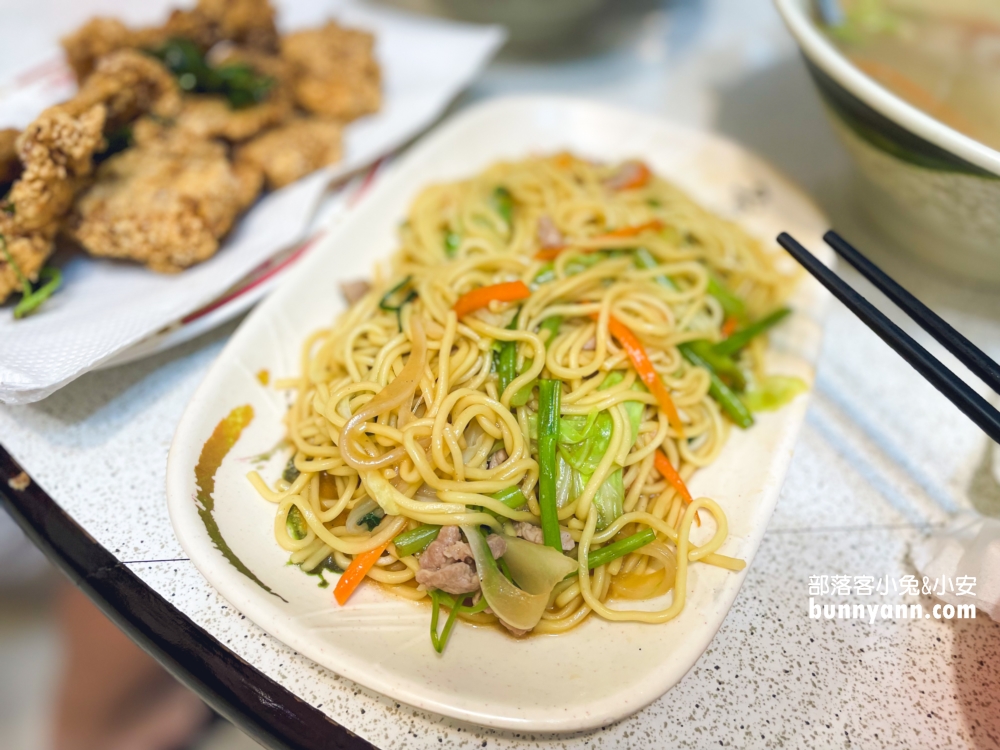 新北瑞芳【長榮小吃】小漁村內的便宜又好吃蒜香小卷米粉