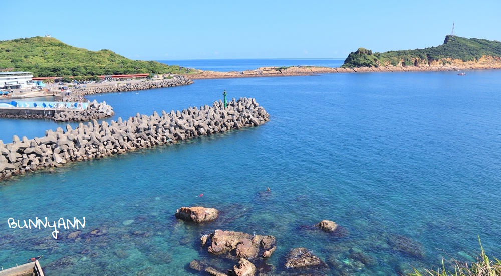 新北【北海岸景點】25個推薦一日遊去處，吹海風喝咖啡，可愛海豚一次瞧個夠