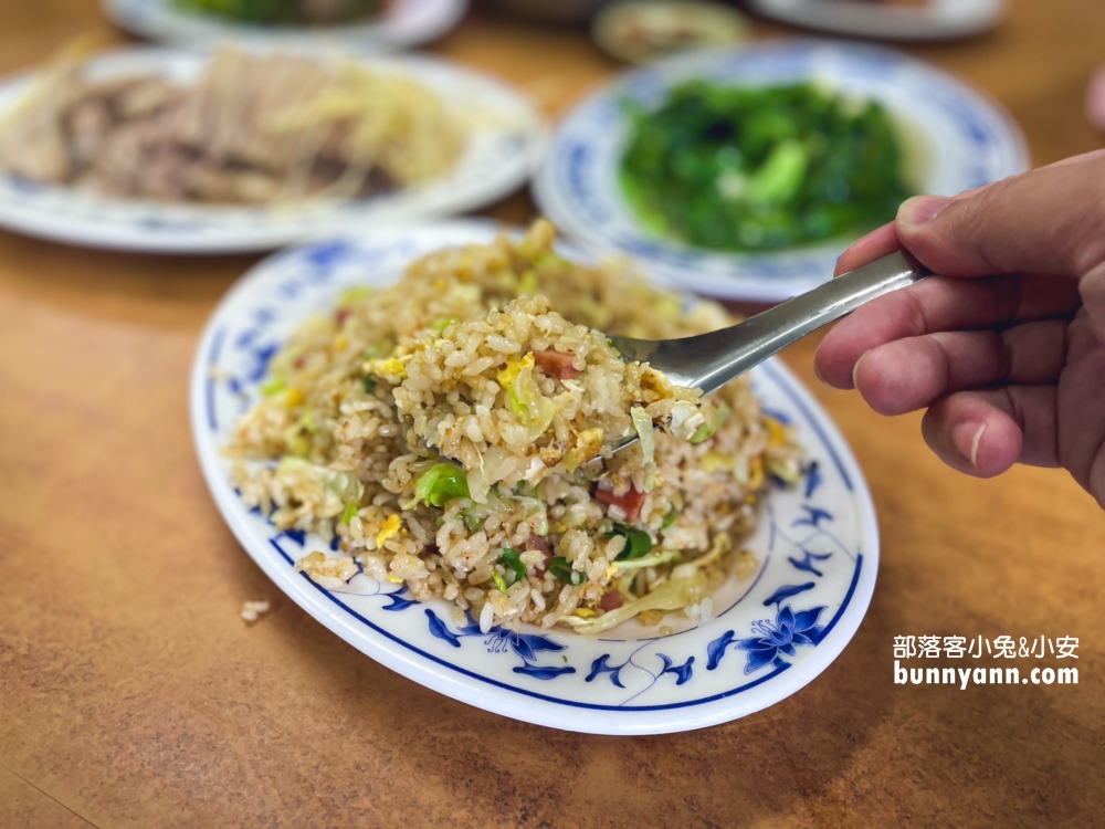 宜蘭下午茶【花轟小姐】推薦好吃到爆炸的千層蛋糕。