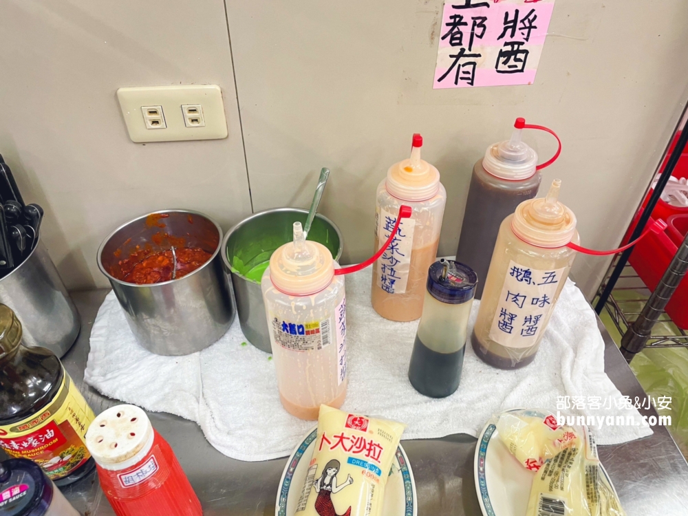 食尚玩家推薦【半天岩鵝肉鴨肉小吃】一盤一百元起的小吃店