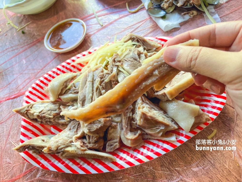 后里【利眾醉鵝塩水鵝】鵝肉份量十足，口感鮮嫩不帶橡皮筋感