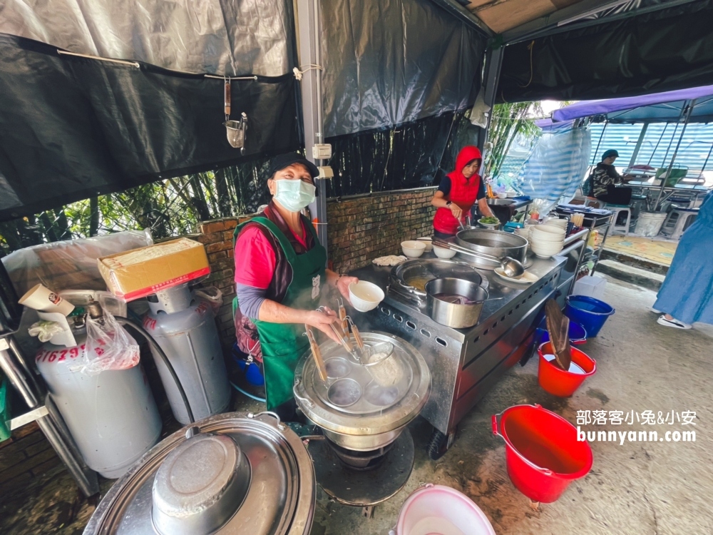 陽明山【草山風情藥膳餐廳】這家麻油雞真不錯喝，湯內有整隻雞腿