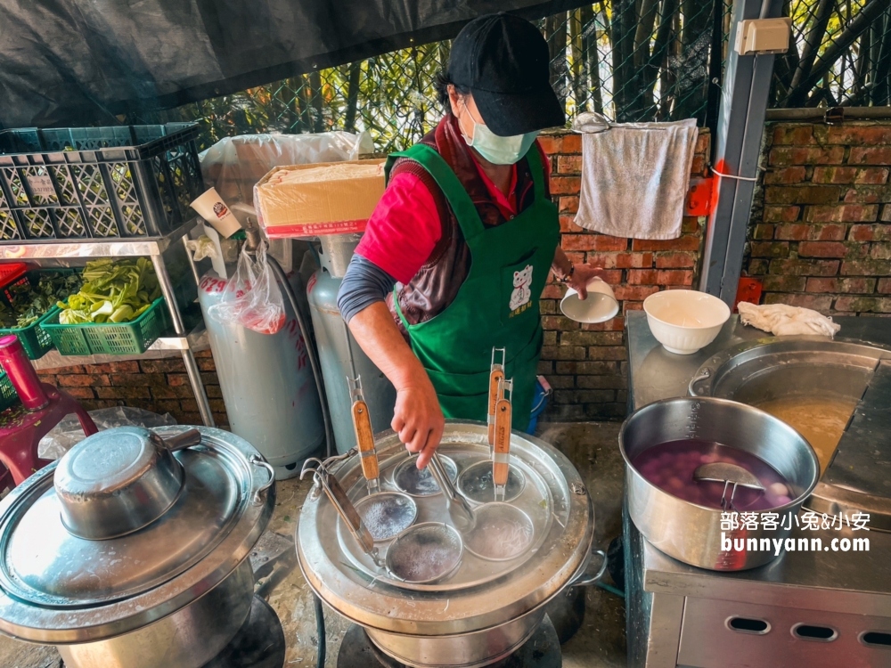 陽明山【草山風情藥膳餐廳】這家麻油雞真不錯喝，湯內有整隻雞腿