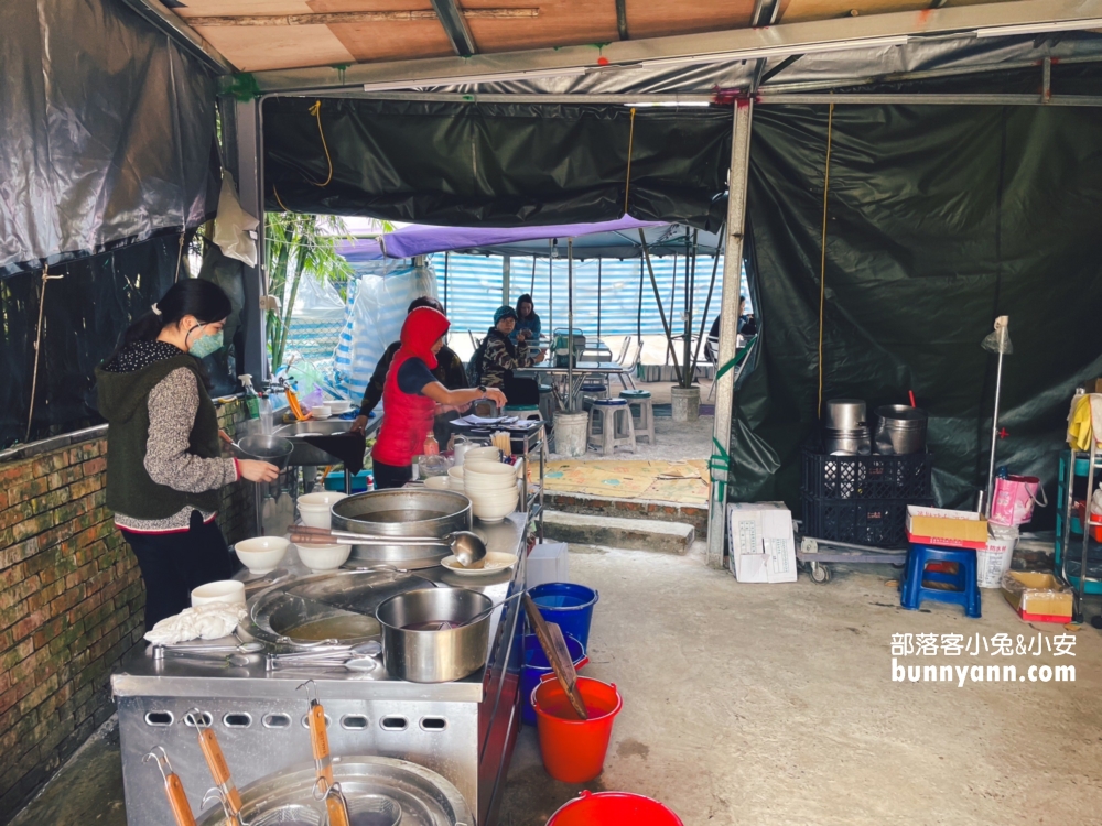陽明山【草山風情藥膳餐廳】這家麻油雞真不錯喝，湯內有整隻雞腿